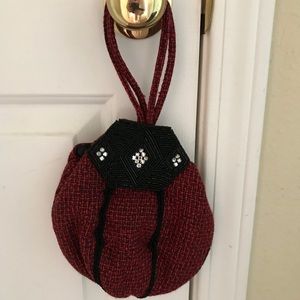 🦋4 for $15🦋 Adorable evening bag. Just right for a night out.